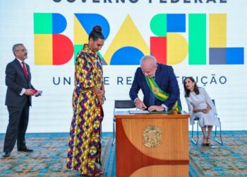 É sancionada lei que equipara injúria racial ao racismo