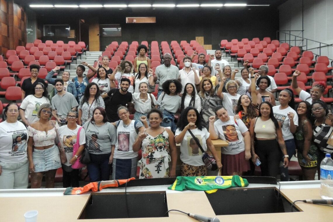 RAAVE realiza apresentação pública na UERJ