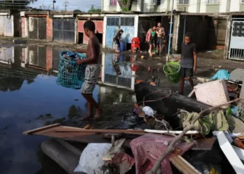 Rio decreta estágio de risco e contabiliza 12 mortes após fortes chuvas