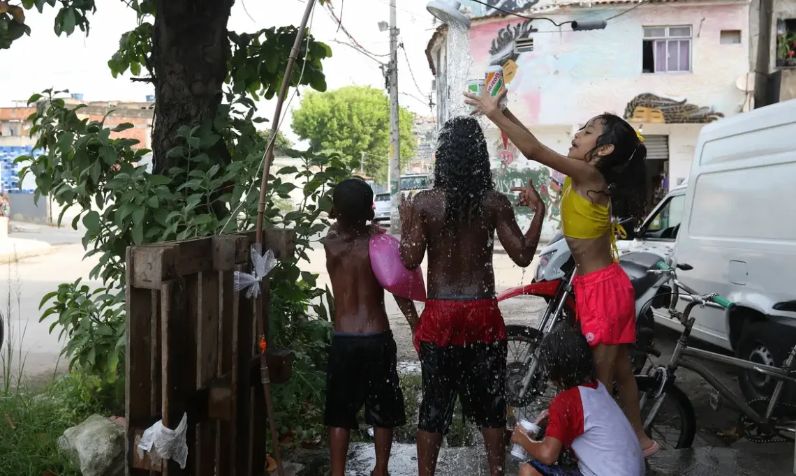 Rio bate recorde de temperatura, e a sensação térmica chega a 62,3 graus